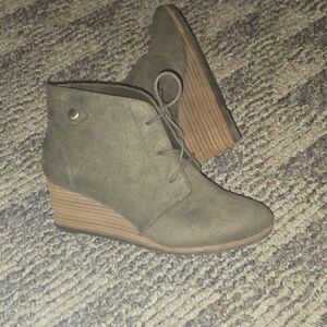 Dr. Scholl's Charcoal Lace-Up Wedge Booties